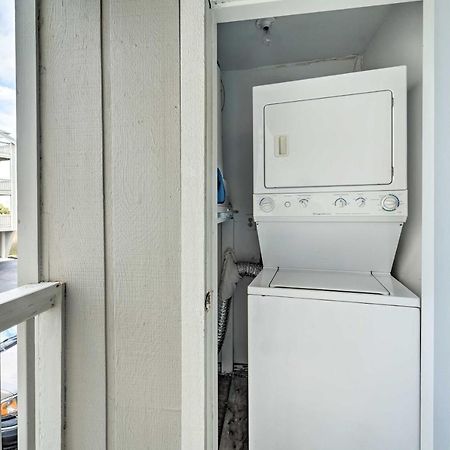 Bright Carolina Beach Condo - Walk To Shore! Exterior photo