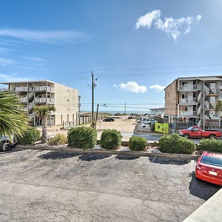 Bright Carolina Beach Condo - Walk To Shore! Exterior photo