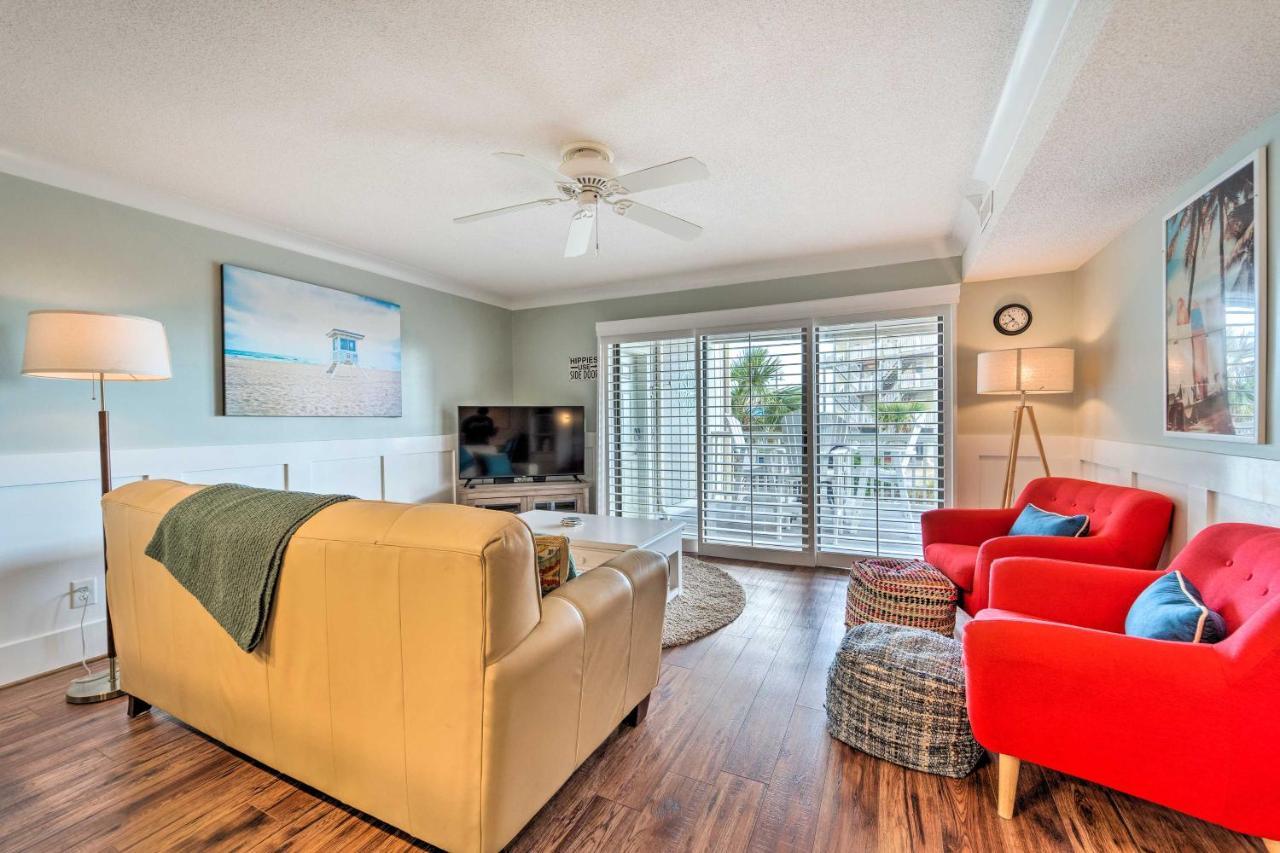 Bright Carolina Beach Condo - Walk To Shore! Exterior photo