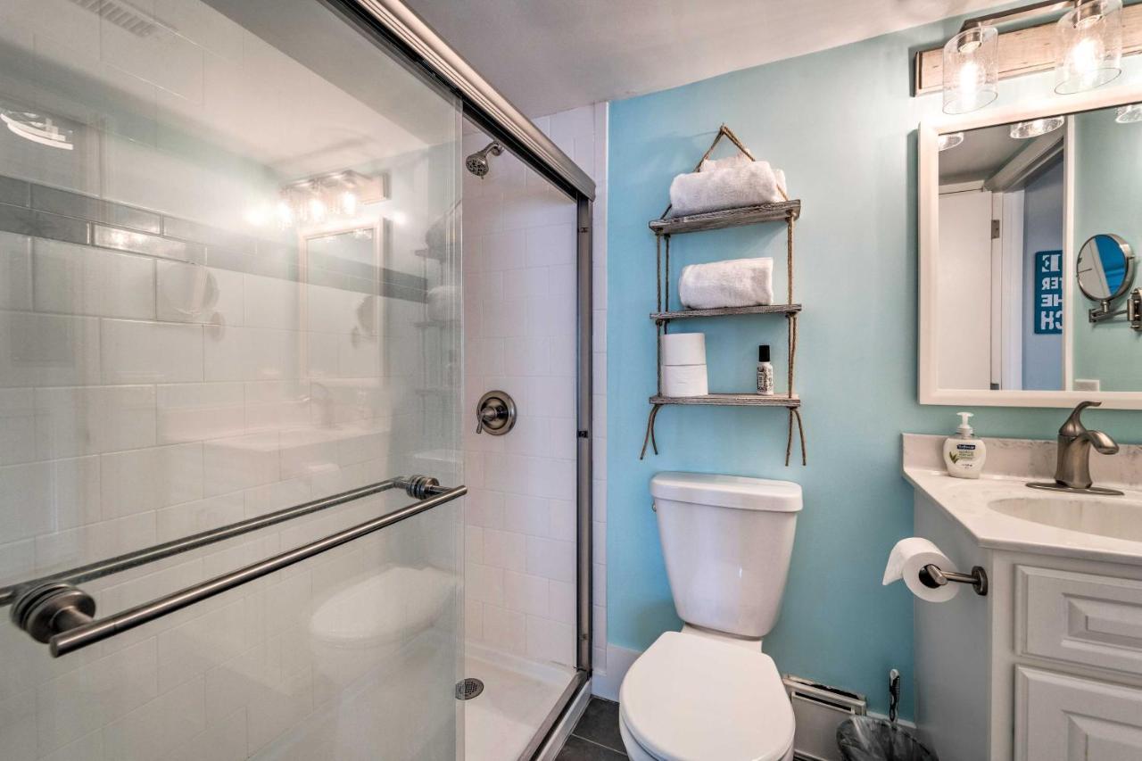 Bright Carolina Beach Condo - Walk To Shore! Exterior photo