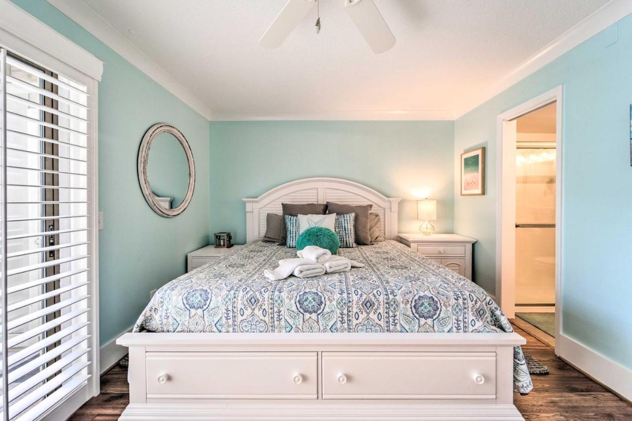 Bright Carolina Beach Condo - Walk To Shore! Exterior photo