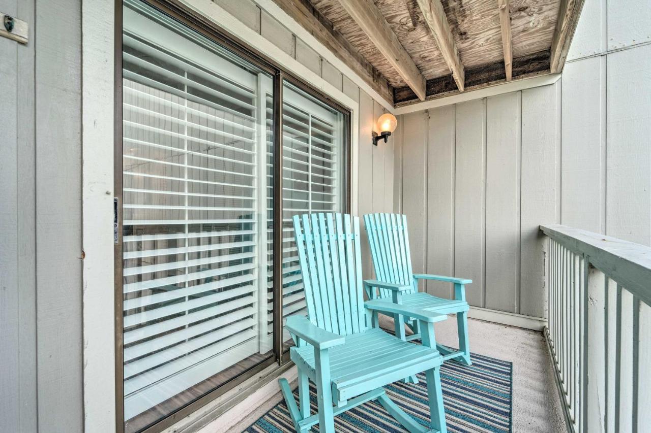 Bright Carolina Beach Condo - Walk To Shore! Exterior photo